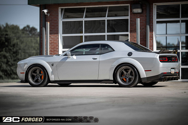 Фото дисков BC Forged LE05 // MLE05 Матовый графит на Dodge Challenger III