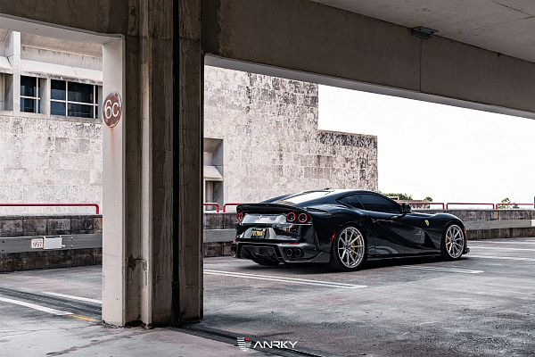 Фото дисков Anrky AN38 Глянцевый лак на Ferrari 812