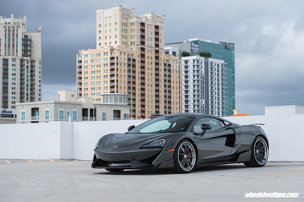 Фото дисков HRE S101 Глянцевый темный лак на McLaren 570S