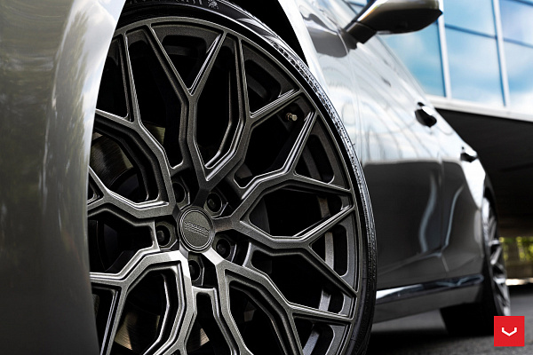 Фото дисков Vossen HF-2 Сатиновый графит на  Lexus LS V