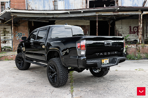 Фото дисков Vossen HF6-4 Черный глянец на Toyota Tacoma III