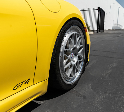 Фото дисков HRE 300 на Porsche Cayman III