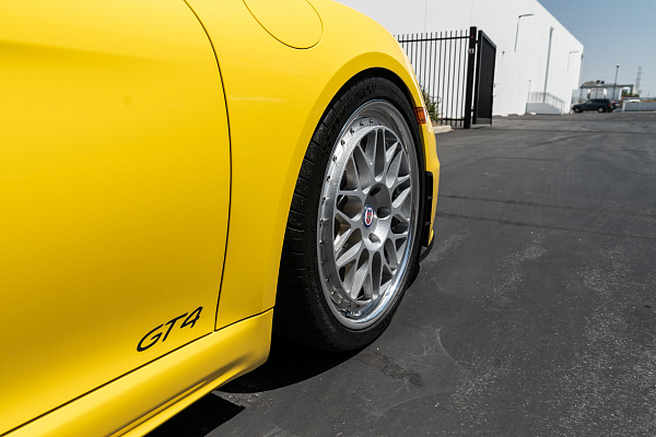 Фото дисков HRE 300 Серебро на Porsche Cayman III