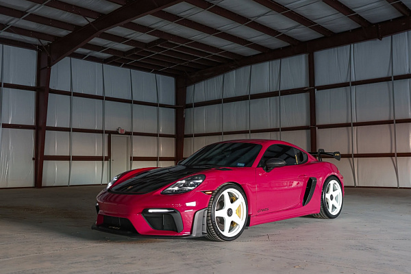 Фото дисков Brixton Forged TR04 Белый глянец на Porsche Cayman III