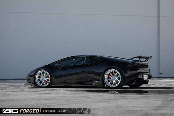 Фото дисков BC Forged HCA165 Глянцевый лак на Lamborghini Huracan