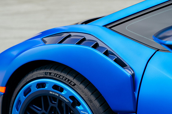 Фото дисков Brixton Forged FDE06 Aerotech Синий сатин на Lamborghini Huracan