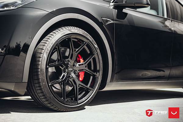 Фото дисков Vossen HF-5 Черный глянец на Tesla Model Y