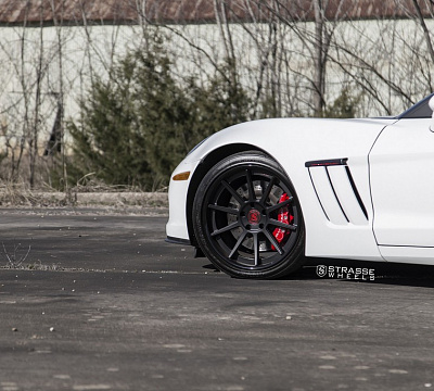 Фото дисков Strasse Wheels R10 Deep Concave на Chevrolet Corvette C6