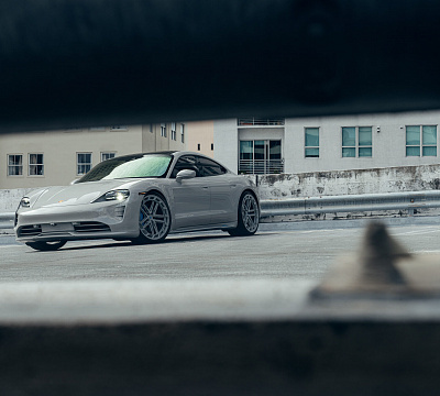 Фото дисков Vossen LC3-03T на Porsche Taycan I