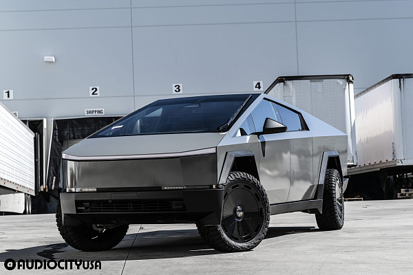 Фото дисков Giovanna Amur Черный глянец на Tesla Cybertruck