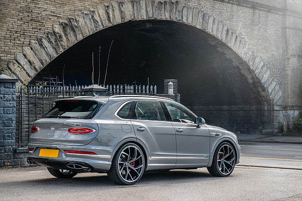 Фото дисков Kahn Type 54 Алмазная проточка на Bentley Bentayga