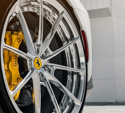 Фото дисков Anrky AN28 на Ferrari 812