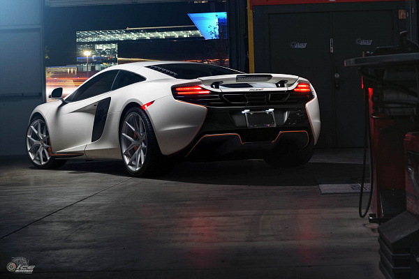 Фото дисков HRE P101 Серебро на McLaren 650S