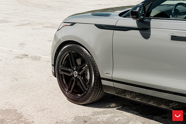 Фото дисков Vossen HF-1 Черный глянец на Land Rover Range Rover Velar