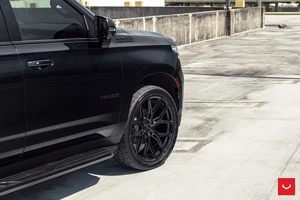 Фото дисков Vossen HF6-4 Черный глянец на Chevrolet Tahoe V