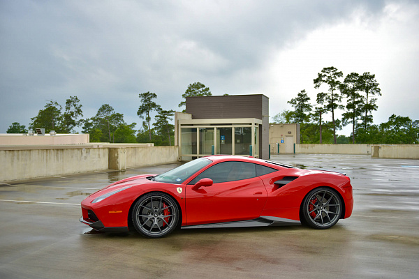 Фото дисков HRE P101 Сатиновый графит на Ferrari 488