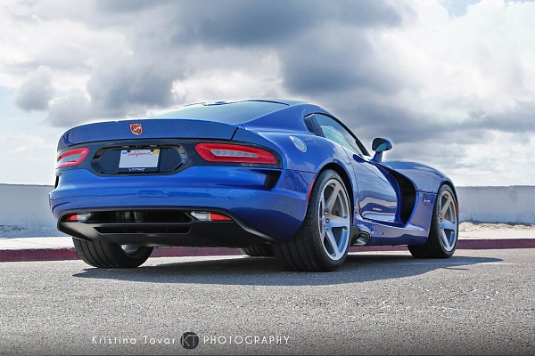 Фото дисков HRE 305M Глянцевый лак на Dodge Viper