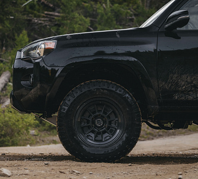 Фото дисков Black Rhino MONDO на Toyota 4Runner V