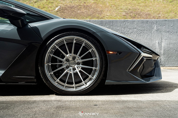 Фото дисков Anrky AN39 Полированный лак на Lamborghini Revuelto