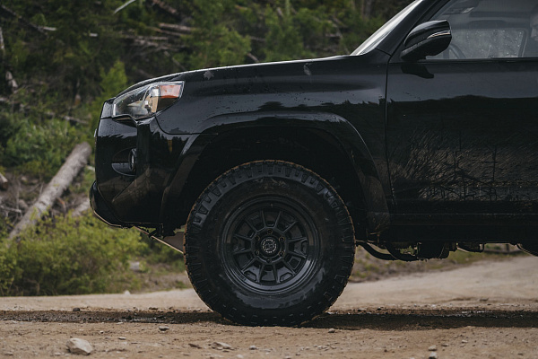 Фото дисков Black Rhino MONDO Черный сатин на Toyota 4Runner V