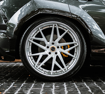 Фото дисков Brixton Forged PF8 на Lamborghini Urus