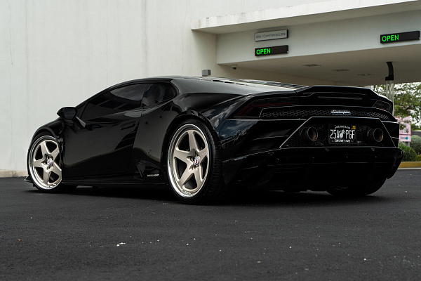 Фото дисков HRE 527 Сатиновая шампань на Lamborghini Huracan