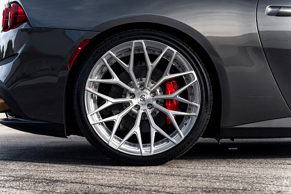 Фото дисков Strasse Wheels SV20M Deep Concave Duoblock Глянцевый лак на Ferrari GTC4Lusso