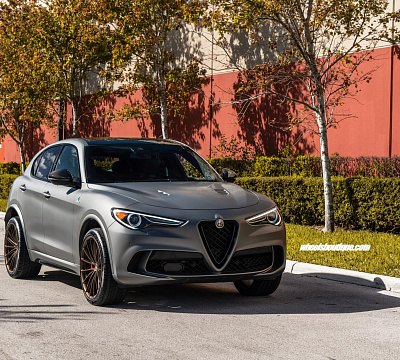 Фото дисков HRE P103 на Alfa Romeo Stelvio 