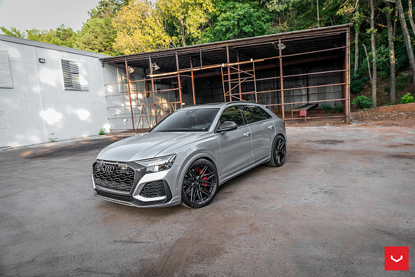 Фото дисков Vossen HF-7 Черный глянец на Audi Q8