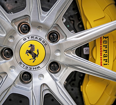 Фото дисков Strasse Wheels SV10 Track на Ferrari SF90