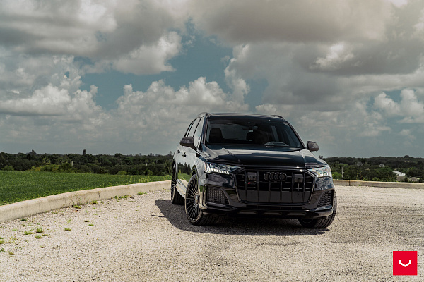 Фото дисков Vossen HF-8 Черный глянец на Audi Q7 (4M)