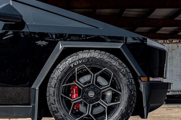 Фото дисков 4PLAY 4PS26 Черный глянец на Tesla Cybertruck