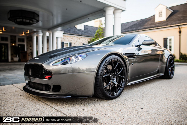Фото дисков BC Forged RZ05 Черный глянец на Aston Martin Vantage 3
