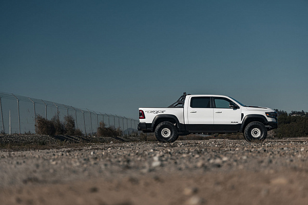 Фото дисков Black Rhino BARRAGE Белый сатин на Ram 1500 V