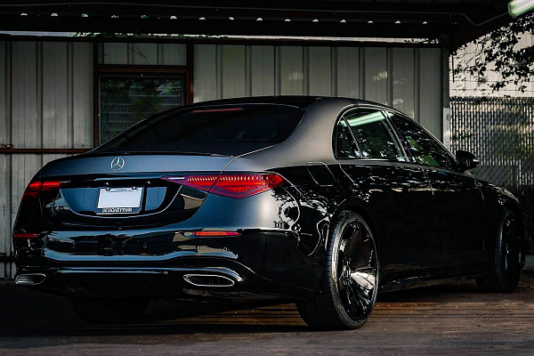 Фото дисков Giovanna Massis Черный глянец на Mercedes-Benz S-Class (W223)