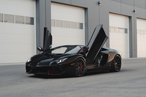 Фото дисков Brixton Forged PF10-RS Черный глянец на Lamborghini Aventador