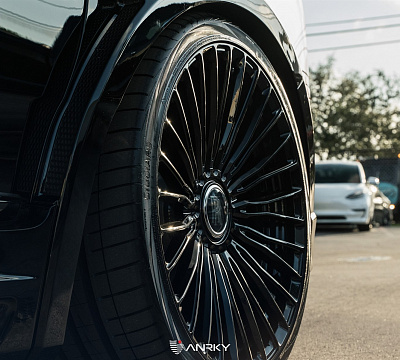 Фото дисков Anrky RF-230 на Rolls-Royce Cullinan