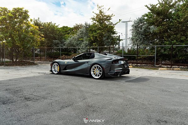Фото дисков Anrky AN28 Глянцевый лак на Ferrari 812