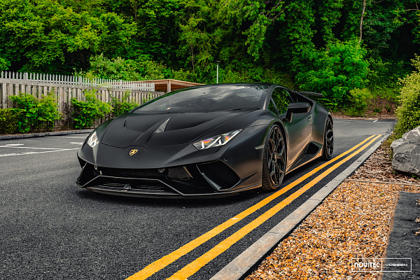 Фото дисков NOVITEC NL4 Черный глянец на Lamborghini Huracan