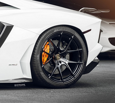 Фото дисков Strasse Wheels SM5R Deep Concave Monoblock на Lamborghini Aventador