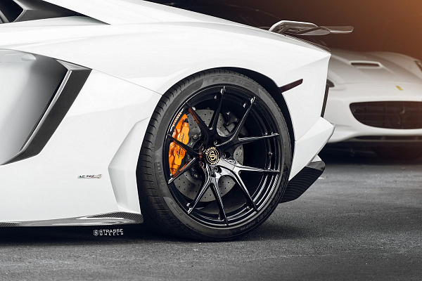 Фото дисков Strasse Wheels SM5R Deep Concave Monoblock Черный глянец на Lamborghini Aventador