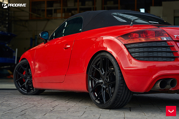 Фото дисков Vossen HF-5 Черный глянец на Audi TT (8J)