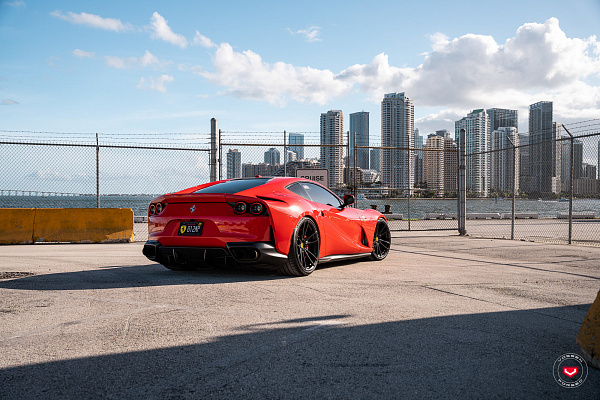 Фото дисков Vossen S17-06 Черный глянец на Ferrari 812