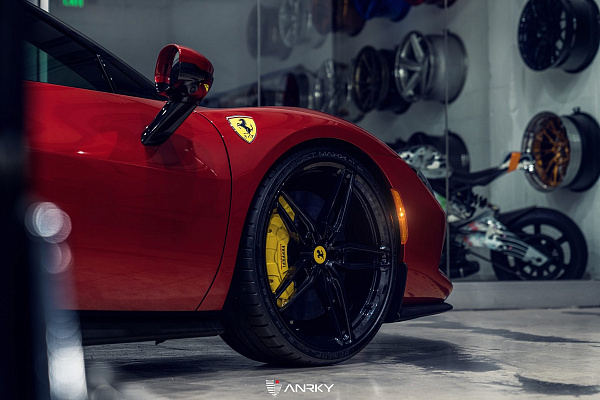 Фото дисков Anrky AN17 Черный глянец на Ferrari 296