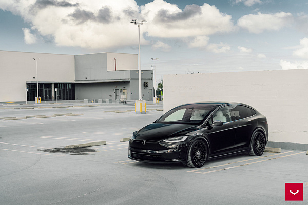 Фото дисков Vossen HF-8 Черный глянец на Tesla Model X
