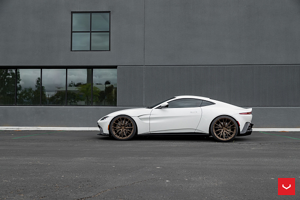 Фото дисков Vossen HF-4T Сатиновая бронза на Aston Martin Vantage 4