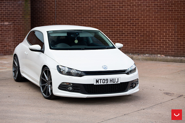 Фото дисков Vossen VFS-1 Сатиновый графит на Volkswagen Scirocco III