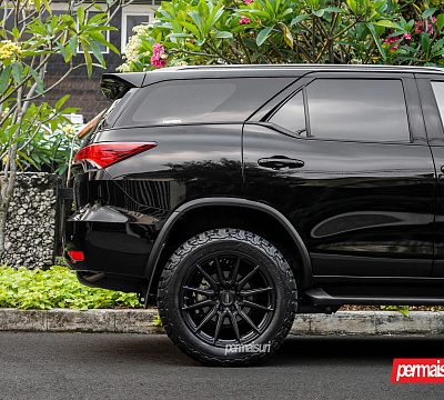 Фото дисков Vossen HF6-1 на Toyota Fortuner II