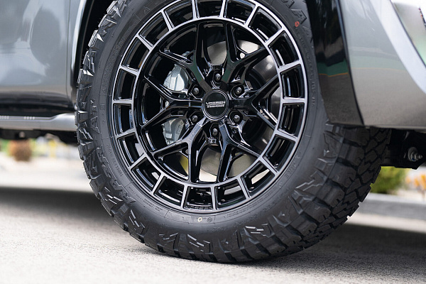 Фото дисков Vossen HFX-1 (6-Lug) Черный глянец на Nissan Patrol VII