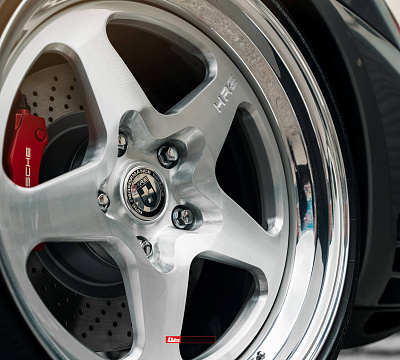 Фото дисков HRE 527 на Porsche 911 V